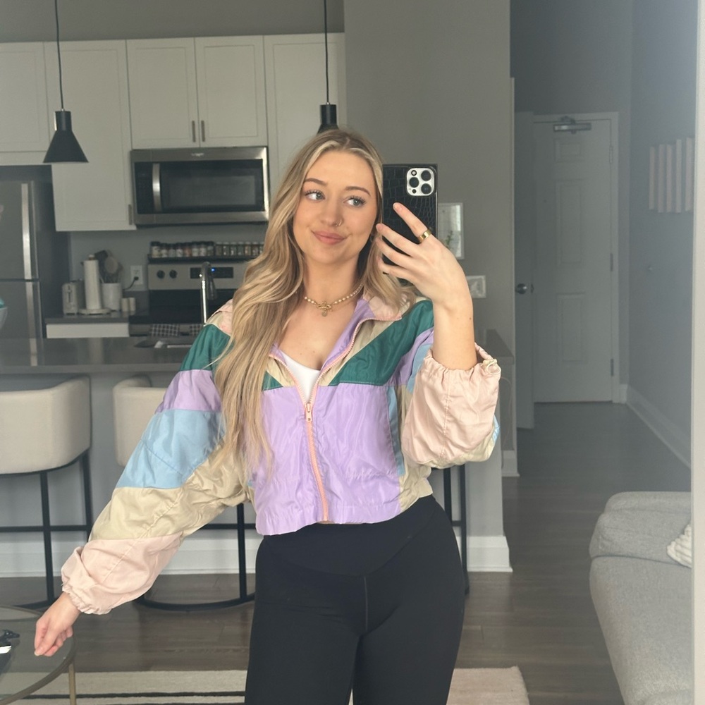 BLANK NYC Color Block Cropped Wind Breaker
Size: xs-small women's